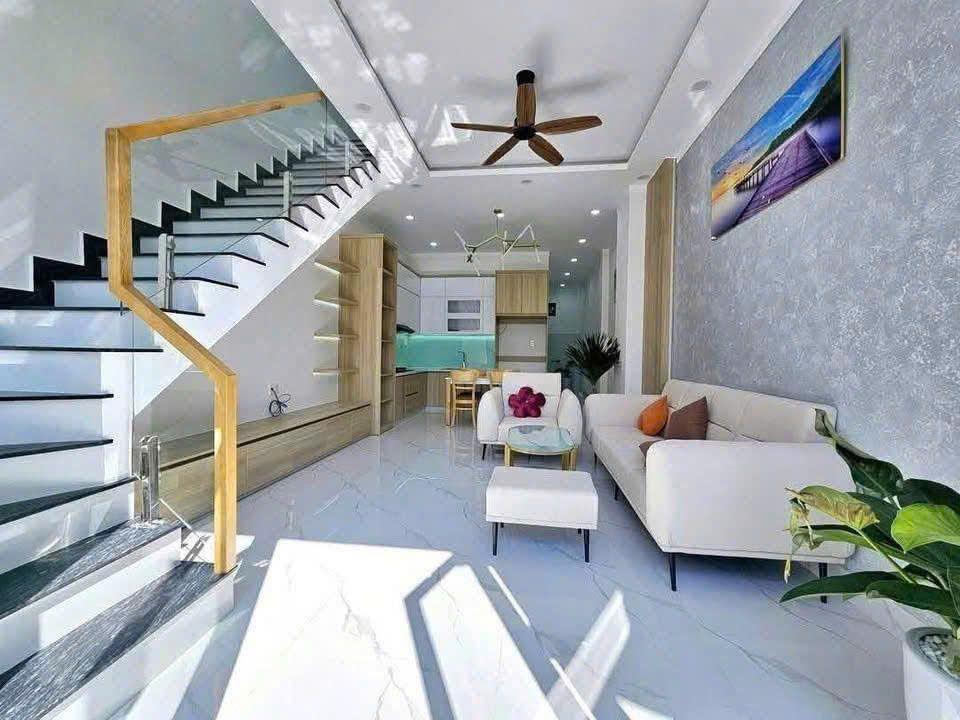 Nhà SG 2 tầng ,1tum chỉ 2 tỷ 050