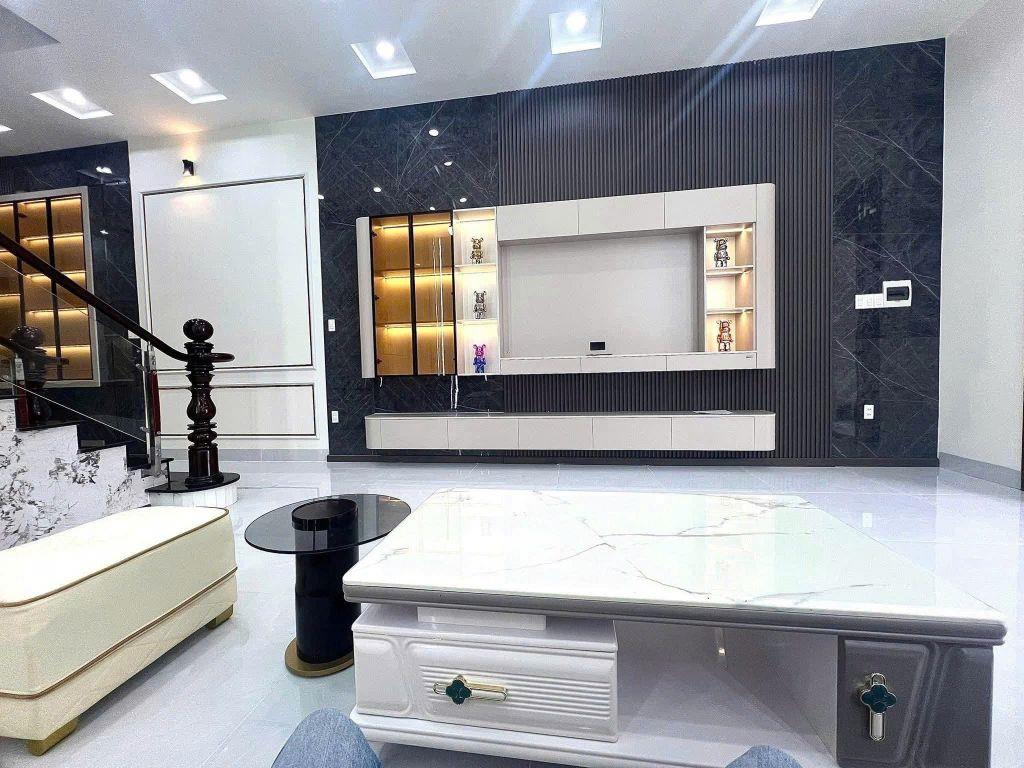 Nhà SG liền kề SHR đưa trước 670 triệu
