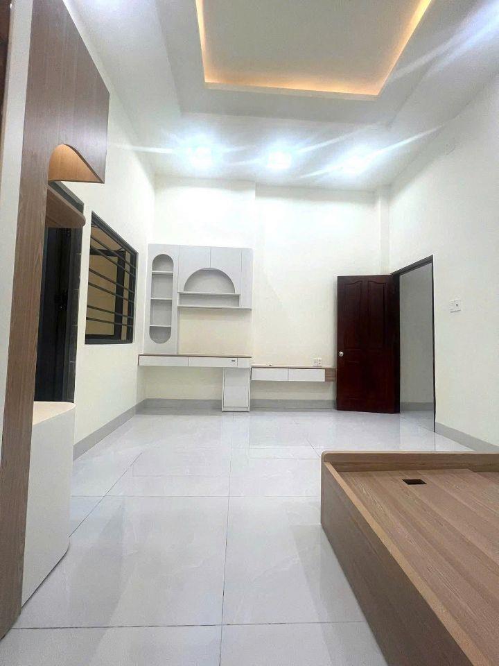 Nhà SG liền kề SHR đưa trước 670 triệu