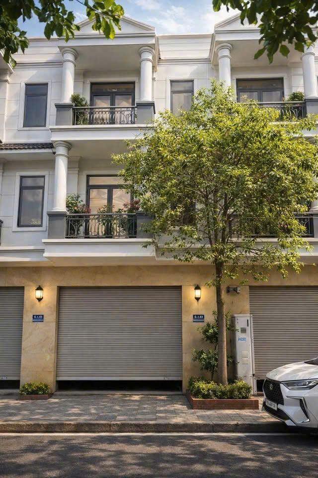 Nhà SG liền kề SHR đưa trước 670 triệu