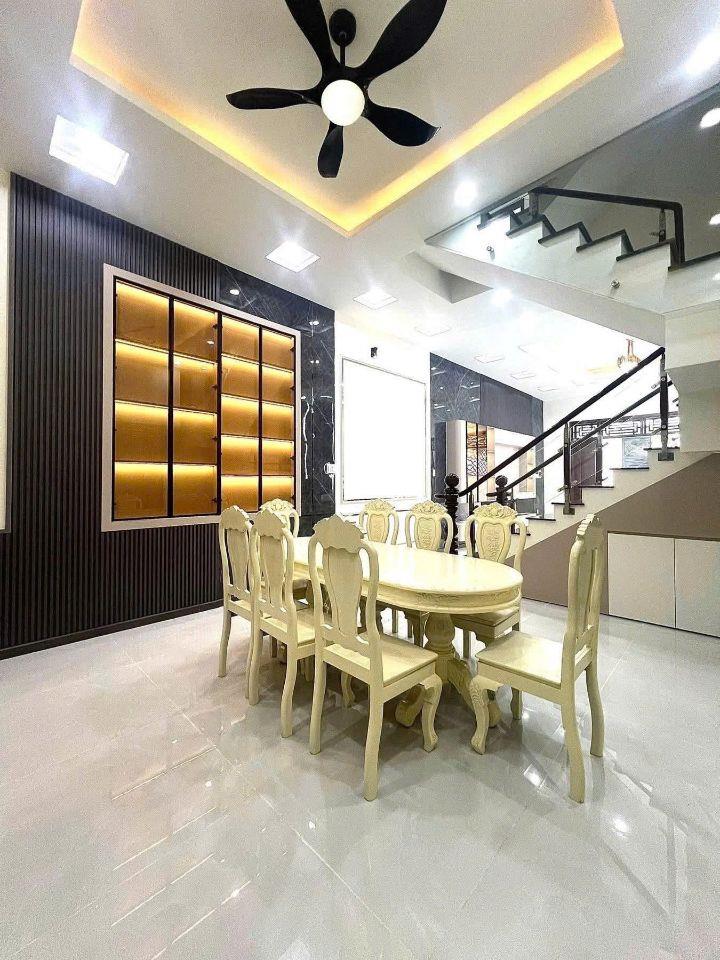 Nhà SG liền kề SHR đưa trước 670 triệu