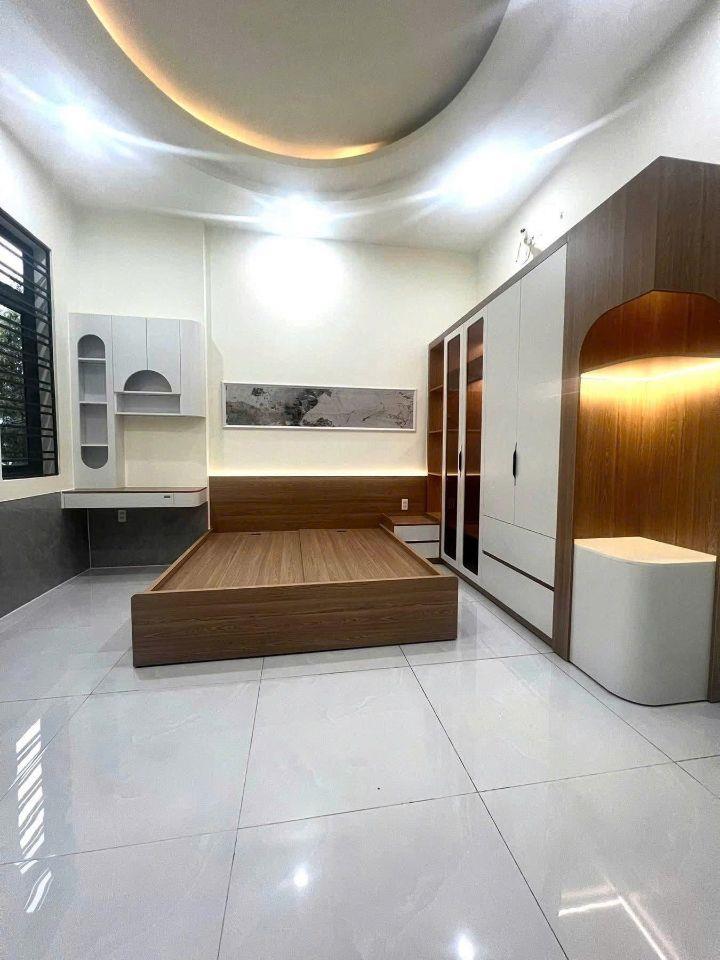 Nhà SG liền kề SHR đưa trước 670 triệu