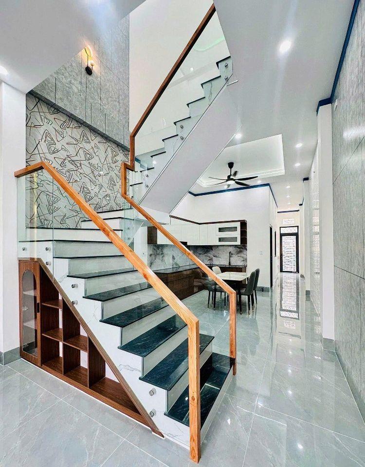 Nhà SHR DT:80 m2 đưa trước chỉ 600 triệu