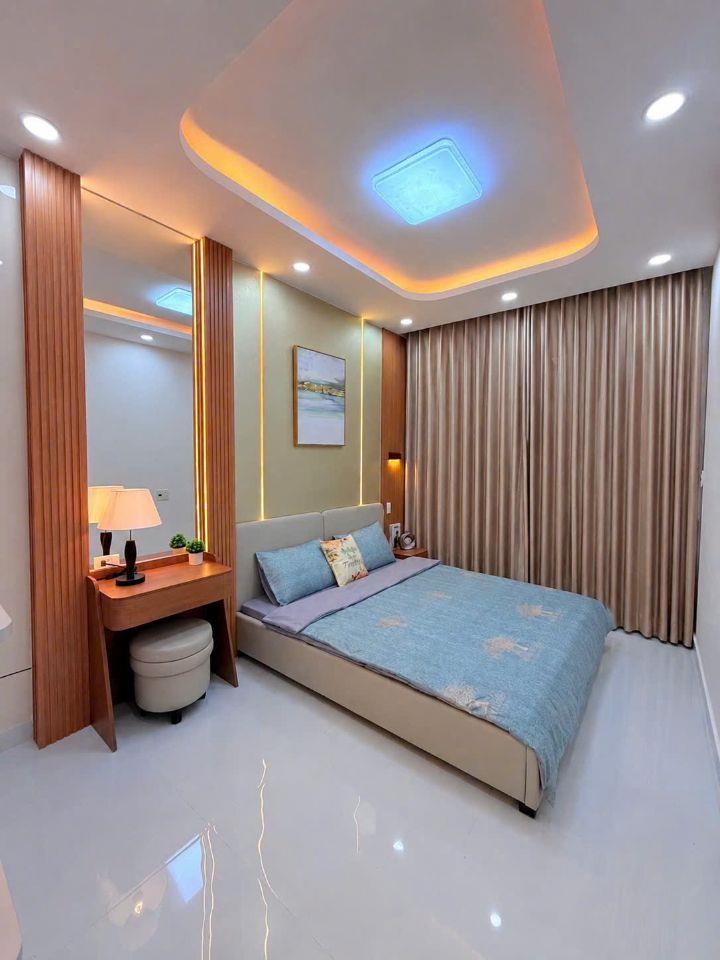 Nhà SG 2 tầng DT: 100 m2 ( Full thổ)