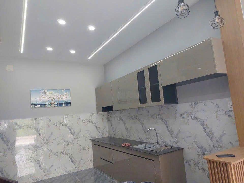 Trả trước 570 triệu có liền nhà SHR