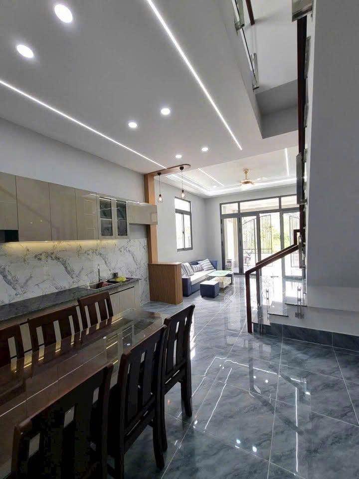 Trả trước 570 triệu có liền nhà SHR