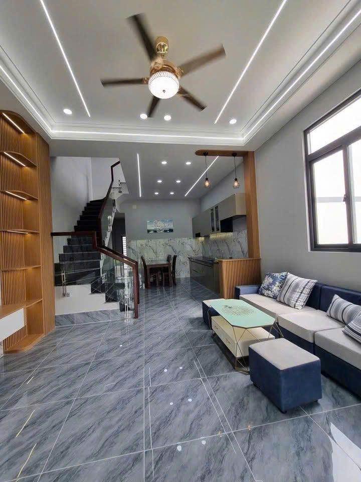 Trả trước 570 triệu có liền nhà SHR