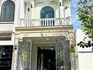 Trả trước 570 triệu có liền nhà SHR