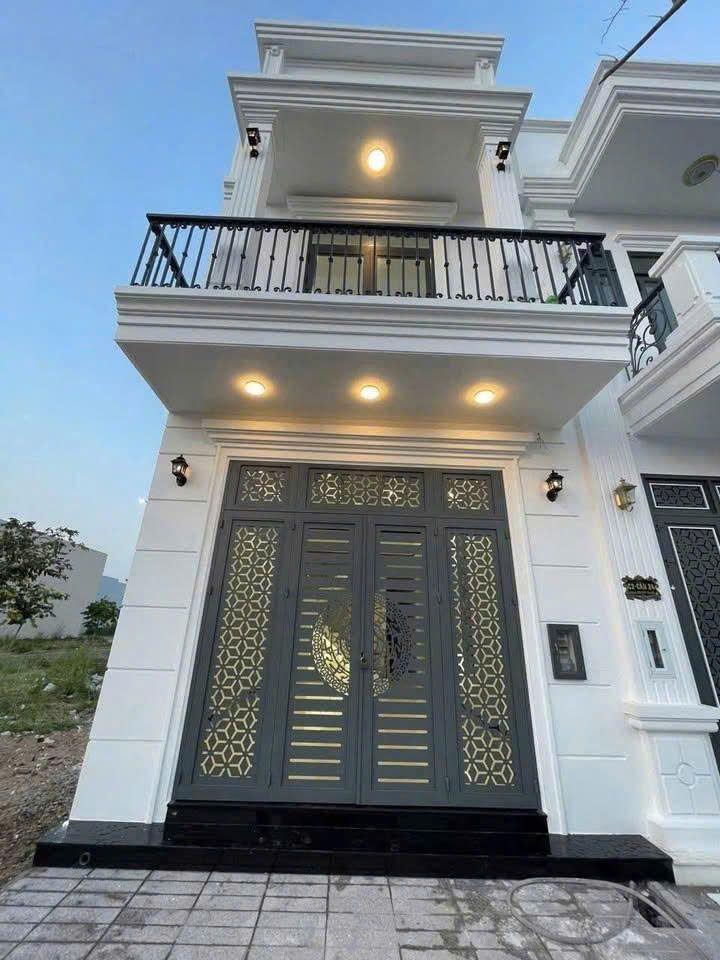 Nhà riêng SHR 3pn chỉ 590 ở ngay