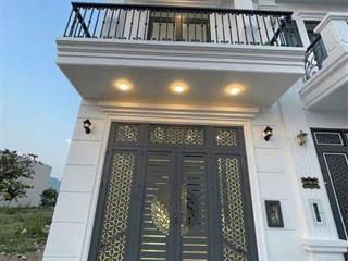 Nhà riêng SHR 3pn chỉ 590 ở ngay