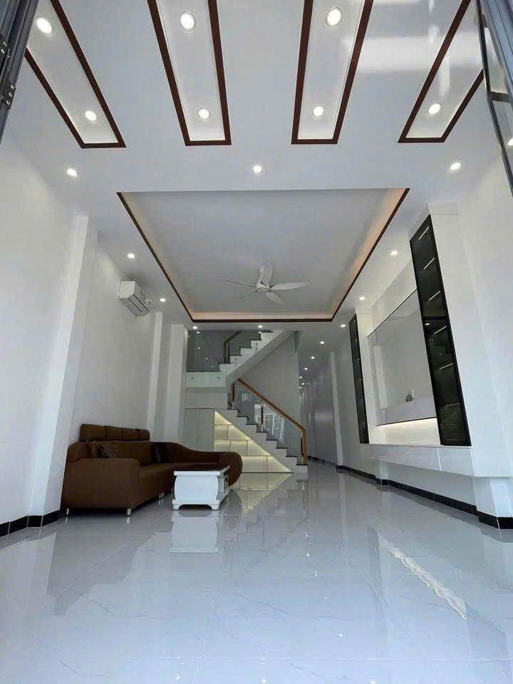 Nhà riêng SHR 3pn chỉ 590 ở ngay