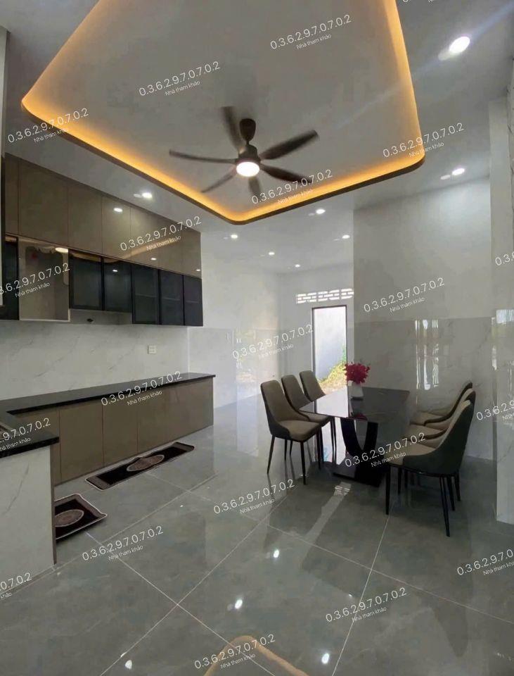 Bán nhà đưa trước có 560 triệu , ở liền