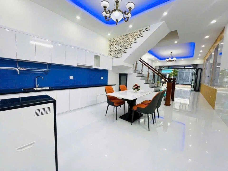 2 tầng 3 pn ngay trung tâm P.Bình Cơ TP.HCM