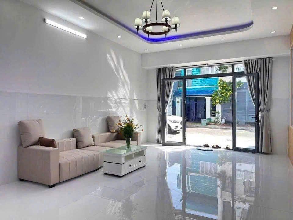 2 tầng 3 pn ngay trung tâm P.Bình Cơ TP.HCM