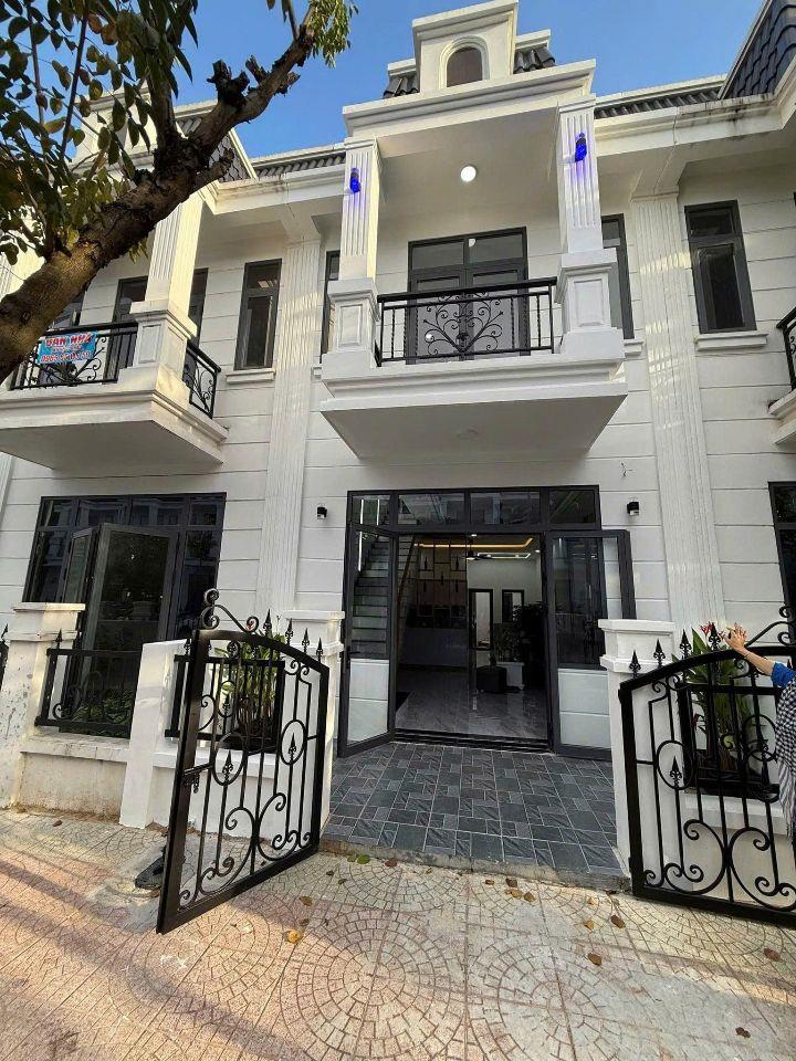 Nhà 2 tầng SHR đưa trước chỉ 600 triệu