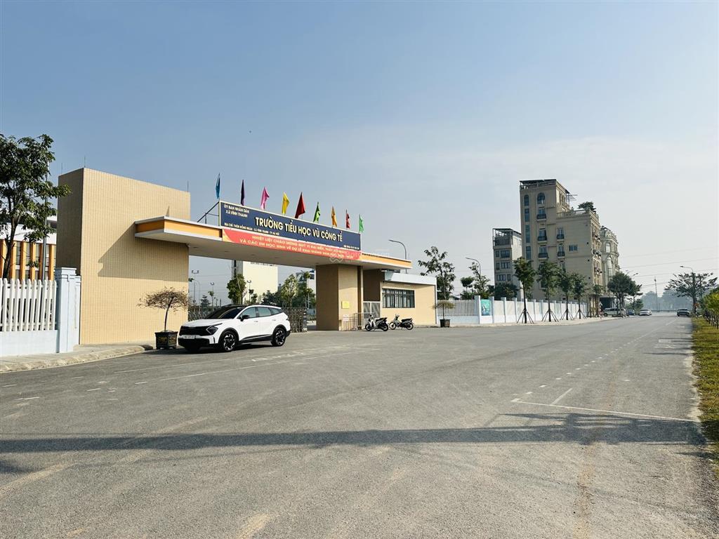 Chính chủ, cần bán mảnh đất tại thôn đồng nhân, dt 50m2, ngõ oto, mặt tiền 4m= mặt hậu.