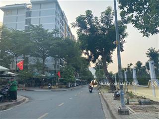 Đất mt đường d1  man thiện ~ 5m*21m = 105m2. ctxd  1 hầm 4 lầu  ngay chợ đêm man thiện  quận 9