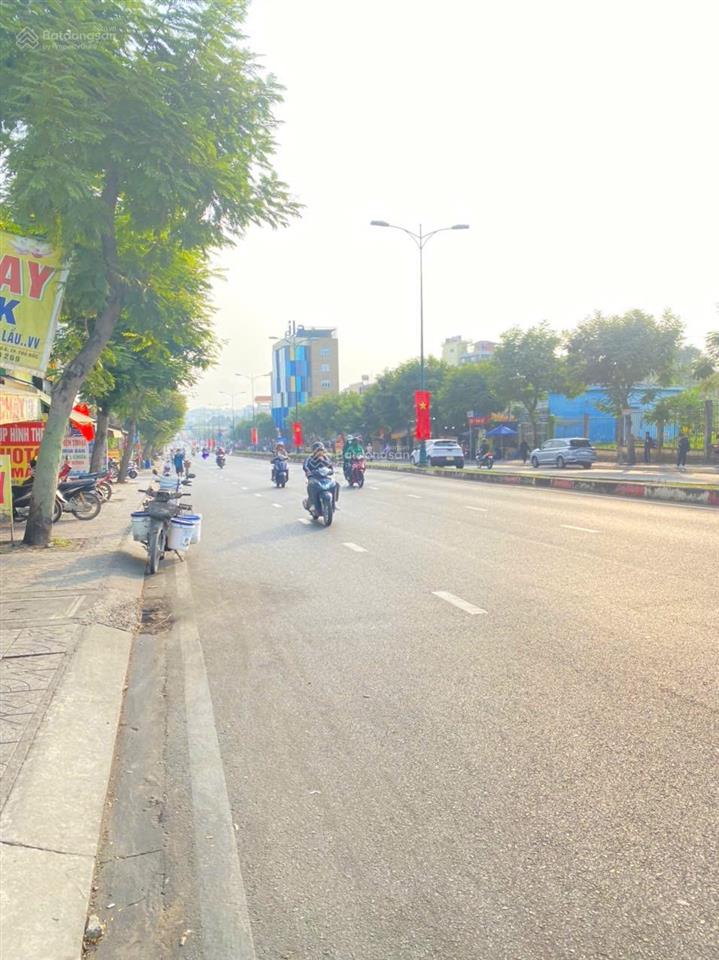 Hot! nhà mtkd lê văn việt ~ 10m*26m = 261m2. 2mt trước & sau. ctxd  1 hầm 7 lầu. bán 160 triệu/m2