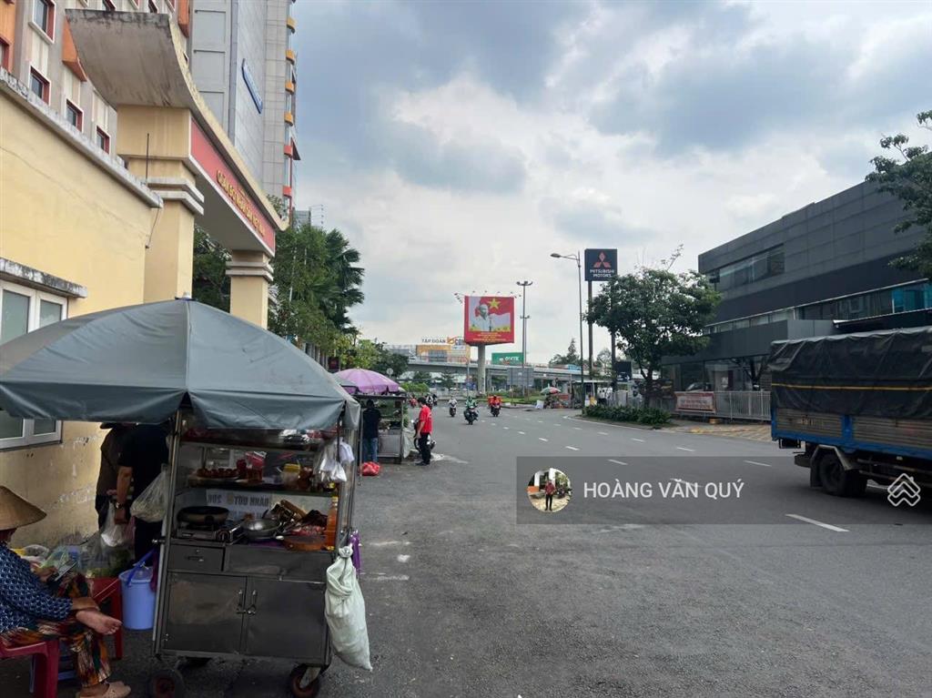 Nhà 6 lầu ~ 8,3m*16m = 135m2. sàn 600m2. sát mt hồng hà  tân bình. gần sân bay tsn. thu  180 tr