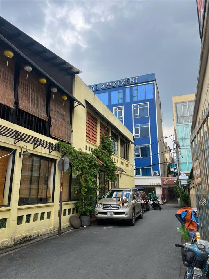 Nhà 6 lầu ~ 8,3m*16m = 135m2. sàn 600m2. sát mt hồng hà  tân bình. gần sân bay tsn. thu  180 tr