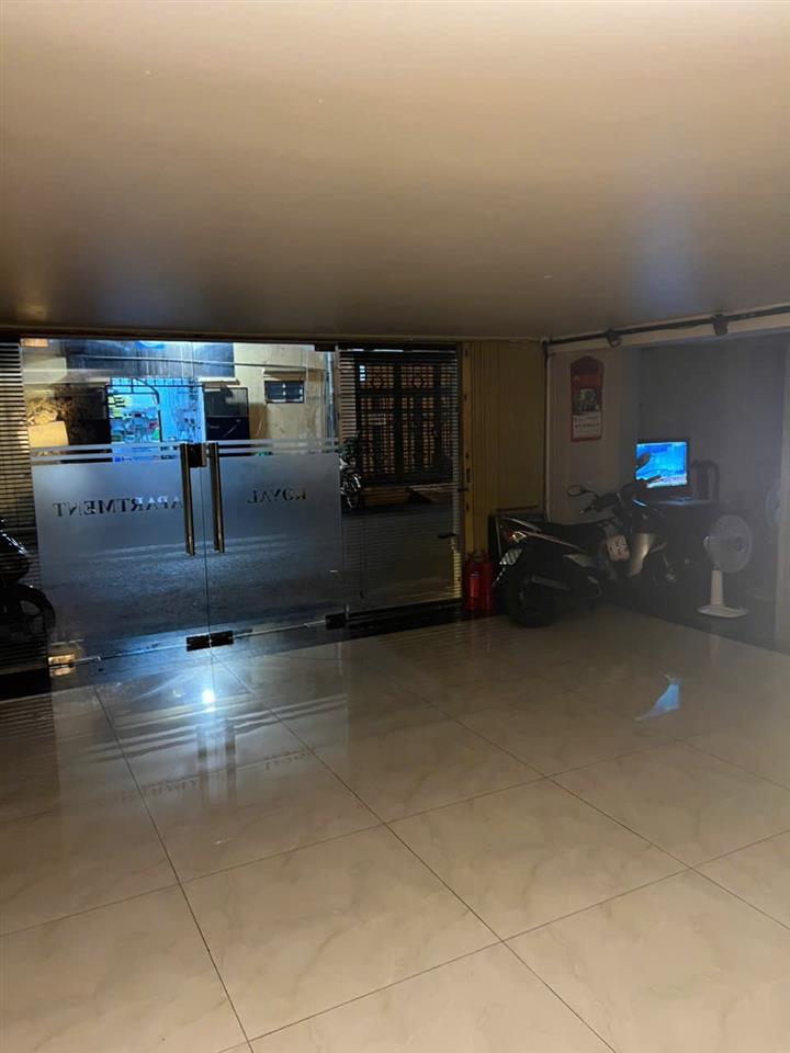 Nhà 6 lầu ~ 8,3m*16m = 135m2. sàn 600m2. sát mt hồng hà  tân bình. gần sân bay tsn. thu  180 tr