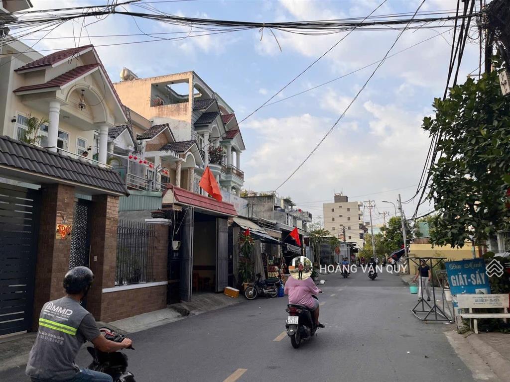 Góc 2mt đường 160  lã xuân oai ~ 5m*18m = 90m2. cpxd  1 hầm 6 tầng. thu nhập  15tr/tháng