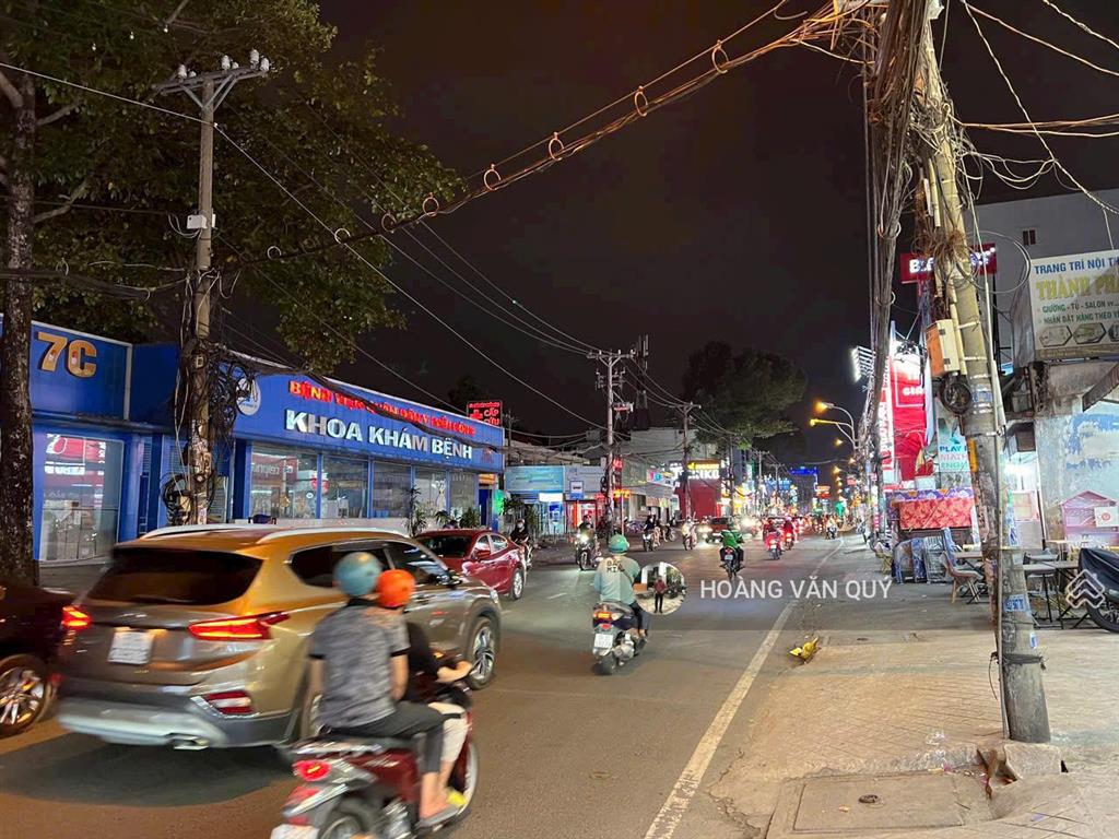 Tòa nhà 5 lầu mặt tiền lê văn việt ~ 10m*30m = 300m2. dt sàn 1300m2. khu trung tâm quận 9
