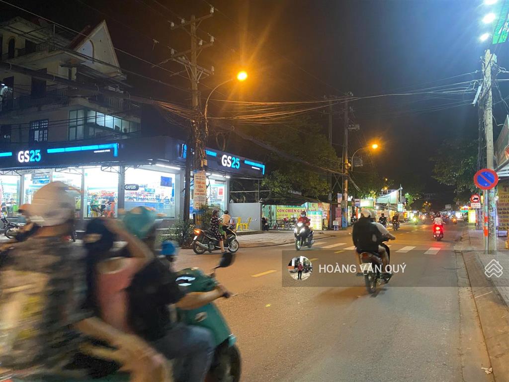 Tòa nhà 1 hầm 4 tầng mặt tiền nguyễn văn tăng ~ 8m*25m = 200m2  gần vinhomes grand park quận 9