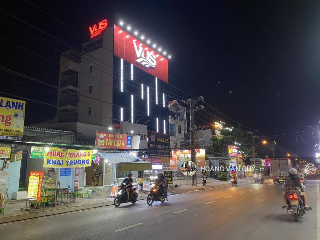 Tòa nhà 1 hầm 4 tầng mặt tiền nguyễn văn tăng ~ 8m*25m = 200m2  gần vinhomes grand park quận 9