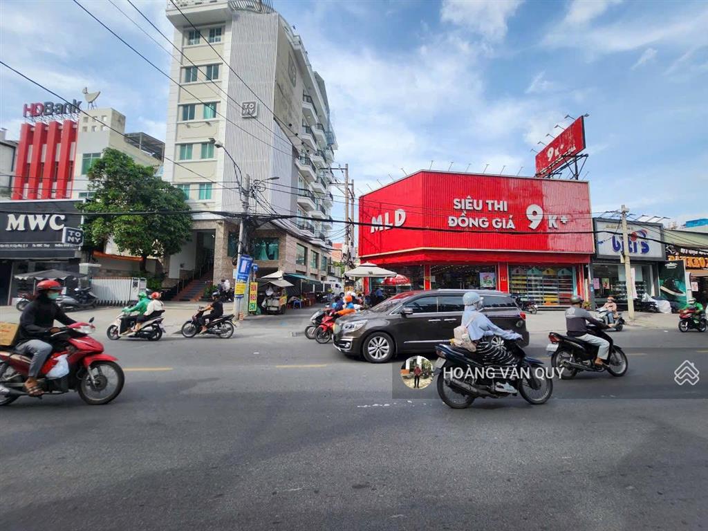 Tòa nhà 1 hầm 3 lầu ~ 8m*25m = 200m2. mặt tiền lê văn việt  đối diện chợ hiệp phú  q9