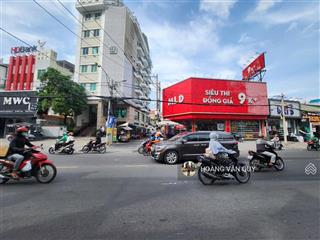 Tòa nhà 1 hầm 3 lầu ~ 8m*25m = 200m2. mặt tiền lê văn việt  đối diện chợ hiệp phú  q9