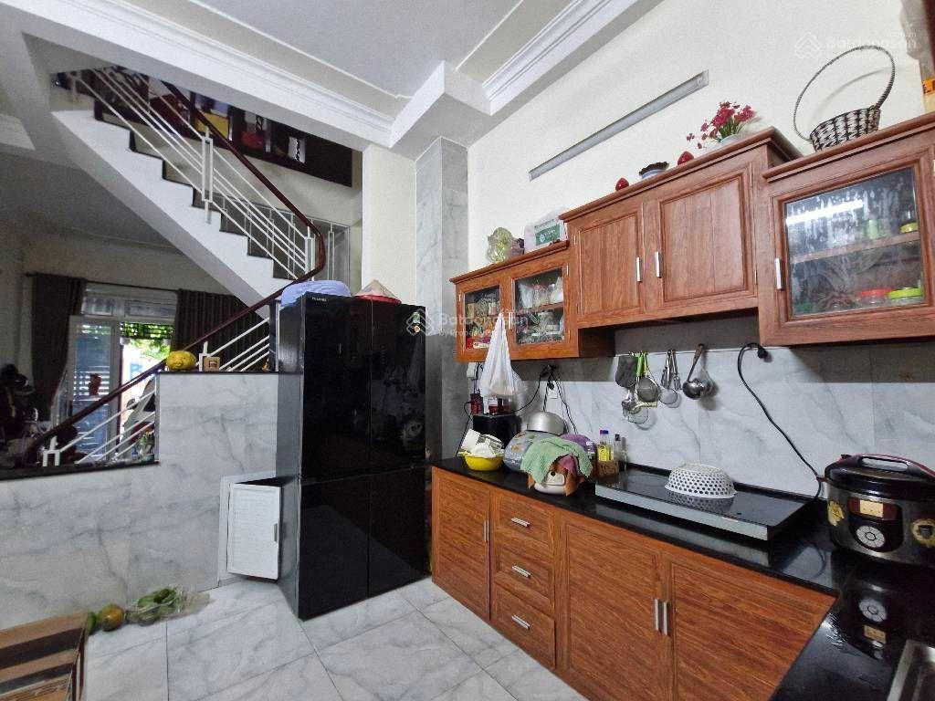 Nhà 4 tầng linh trung. hẻm xe tải. xe hơi ngủ trong nhà. 4pn.dân xây kiên cố.full nội thất.