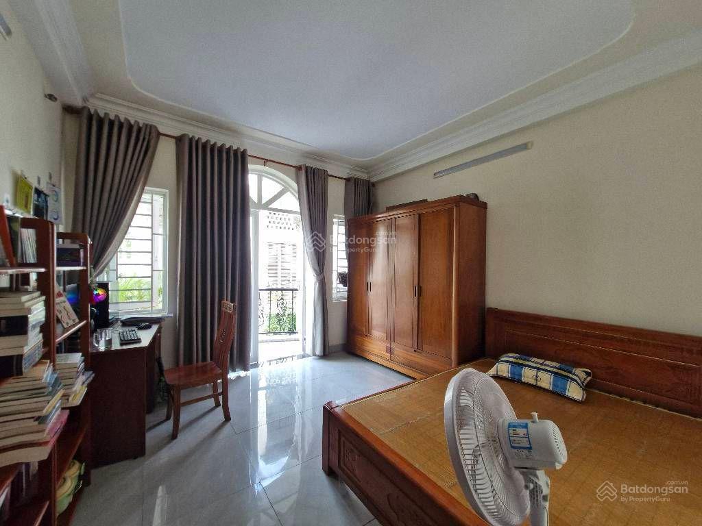 Nhà 4 tầng linh trung. hẻm xe tải. xe hơi ngủ trong nhà. 4pn.dân xây kiên cố.full nội thất.