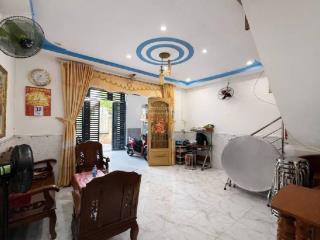 Hiếm dưới 5 tỷ nhà mặt tiền xóm nhang dĩ an .cách trung tâm hành chính 100m.