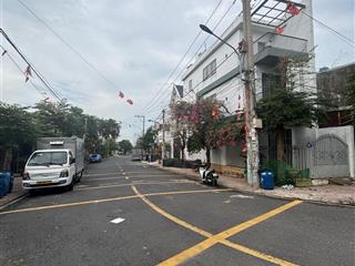 Hot. hiếm .chỉ 3,4 tỷ nhà khu phân lô đường 9m.vỉa hè. ngay dĩ an tiện ích không thiếu gì .