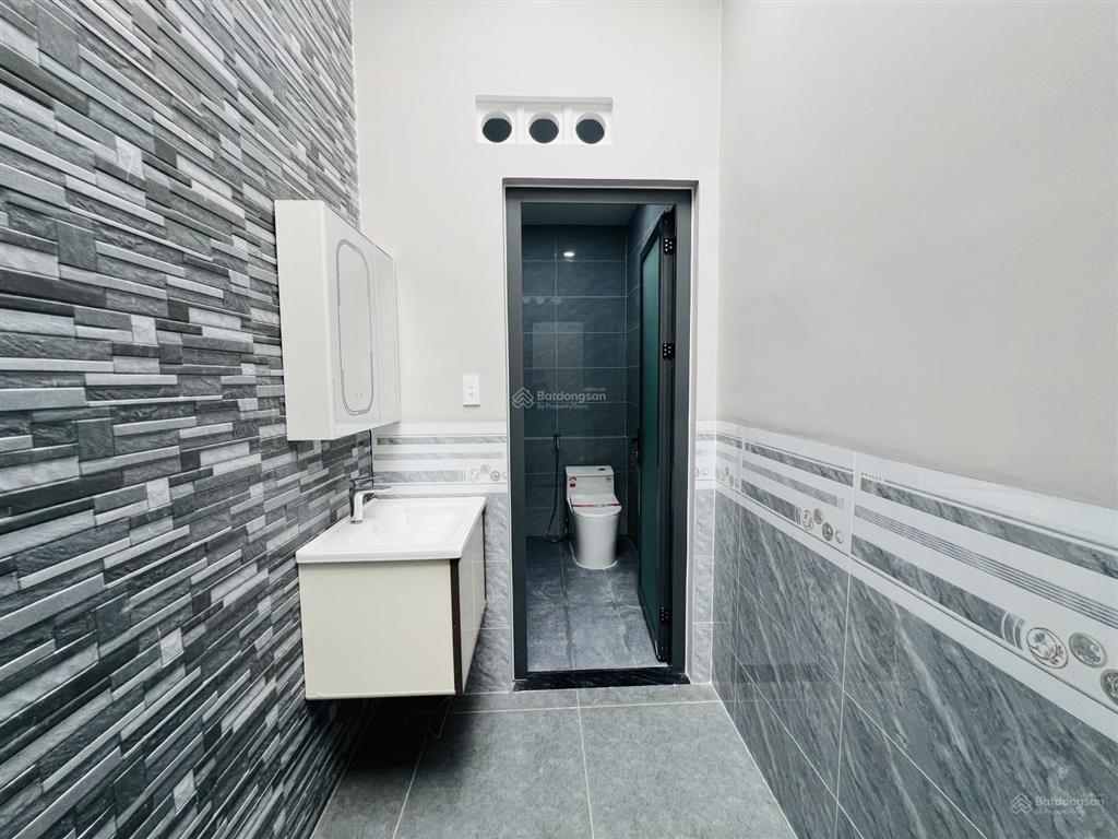 Bán nhà 1 trệt 1 lầu gần chợ mỹ hạnh nam, dân cư đông đúc
