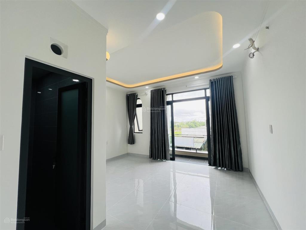 Bán nhà 1 trệt 1 lầu gần chợ mỹ hạnh nam, dân cư đông đúc