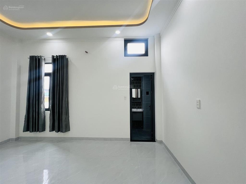 Bán nhà 1 trệt 1 lầu gần chợ mỹ hạnh nam, dân cư đông đúc