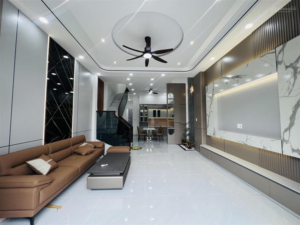 Bán nhà 1 trệt 1 lầu gần chợ mỹ hạnh nam, dân cư đông đúc