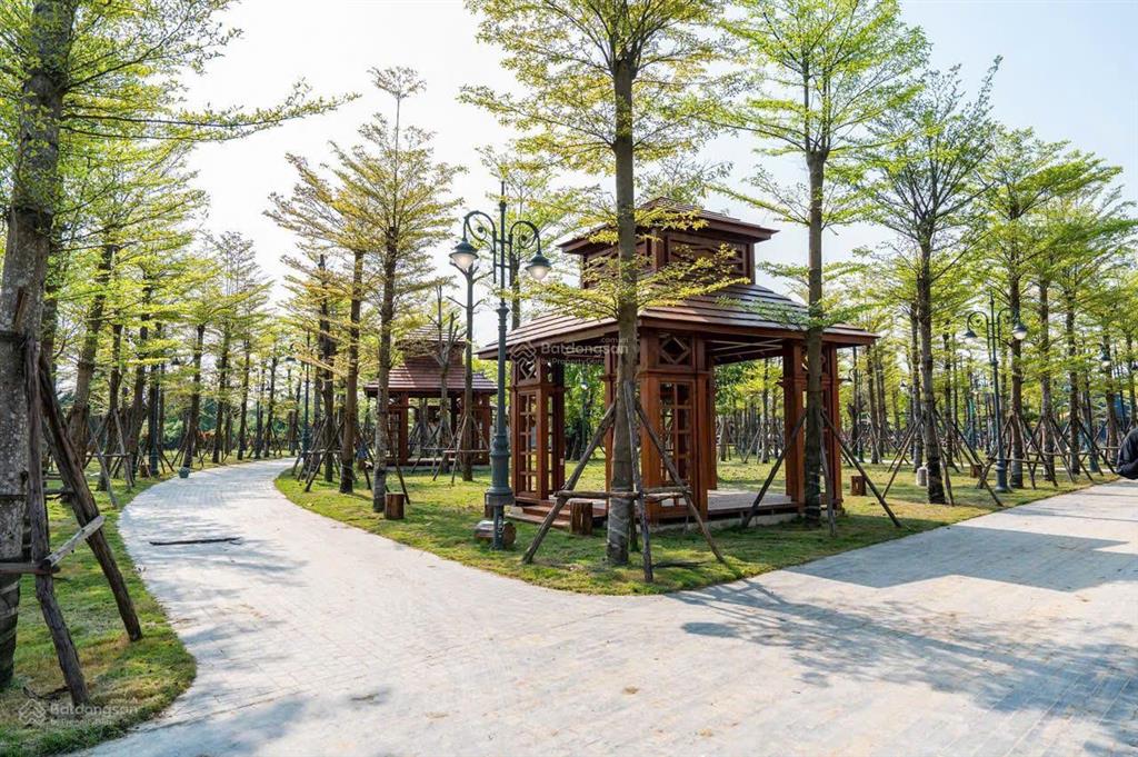 Chủ ngộp bán gấp biệt thự vip đối diện khu thương mại giá rẻ hơn căn liền kề chỉ 16.x tỷ