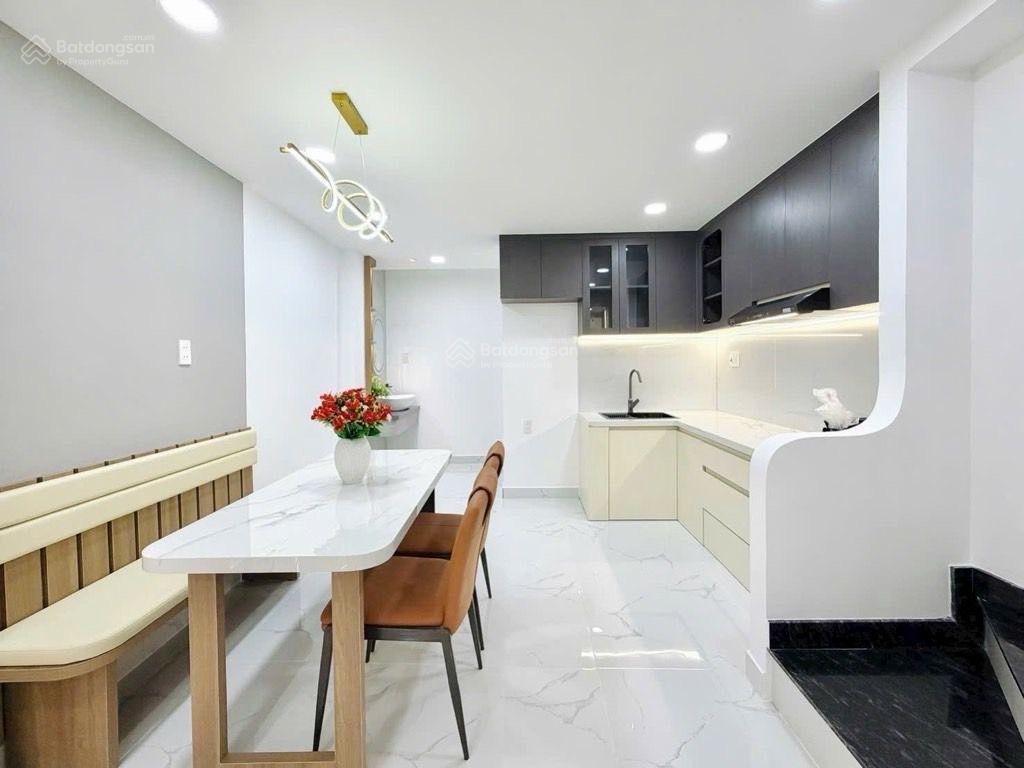 5 tầng  sau căn mặt tiền hoàng văn thụ  giá hơn 8 tỷ