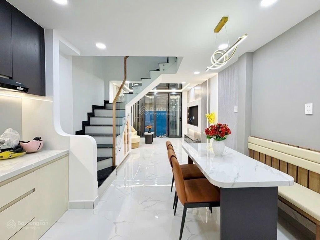 5 tầng  sau căn mặt tiền hoàng văn thụ  giá hơn 8 tỷ