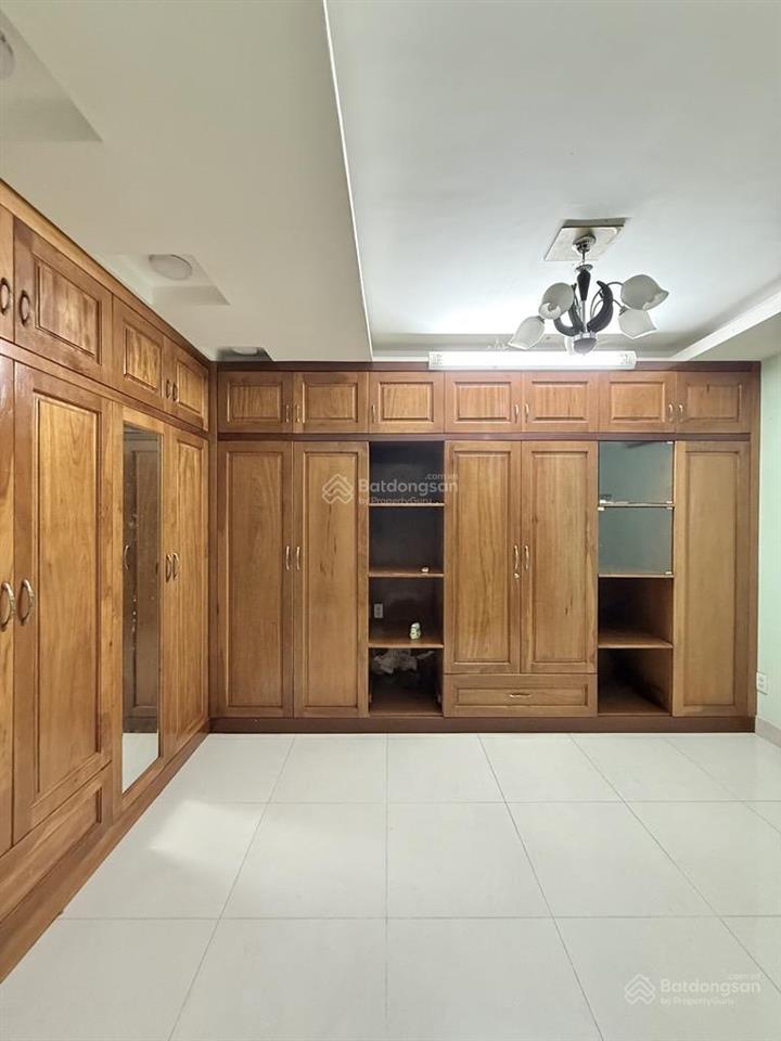 Mặt tiền hoa lan  khu vip phú nhuận  5 tầng hầm ô tô  chỉ hơn 15 tỷ