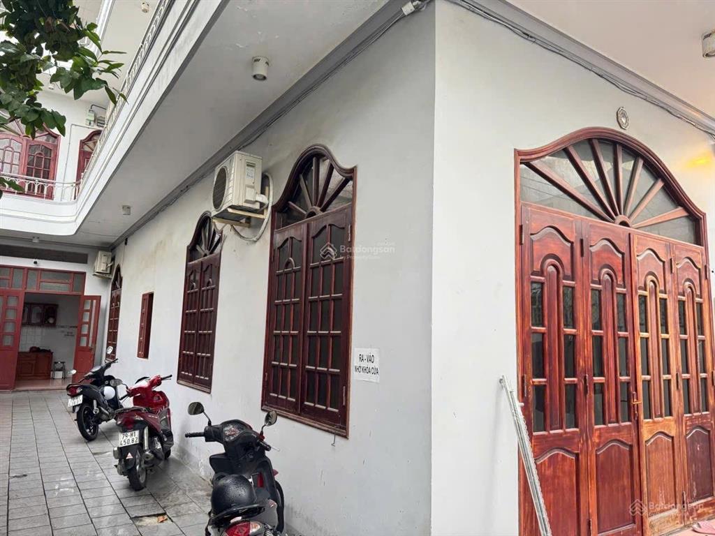 Bán nhà gần biển hòn chồng nha trang mặt tiền 7,68m nhà rộng cô chú về nha trang nghĩ dưỡng