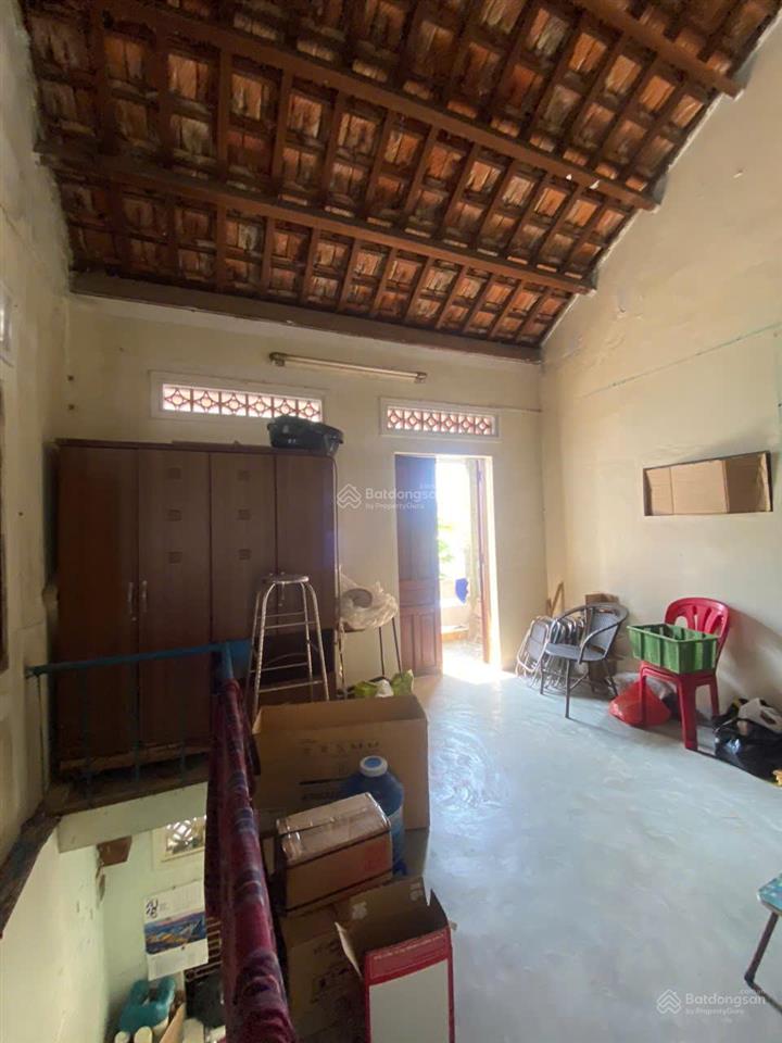 Bán nhà gần biển hòn chồng đường ô tô giá rẻ có sổ hồng hướng đông nam đi bộ tắm biển 10 phút