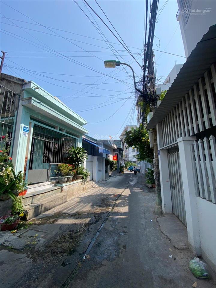 Bán nhà gần biển hòn chồng đường ô tô giá rẻ có sổ hồng hướng đông nam đi bộ tắm biển 10 phút
