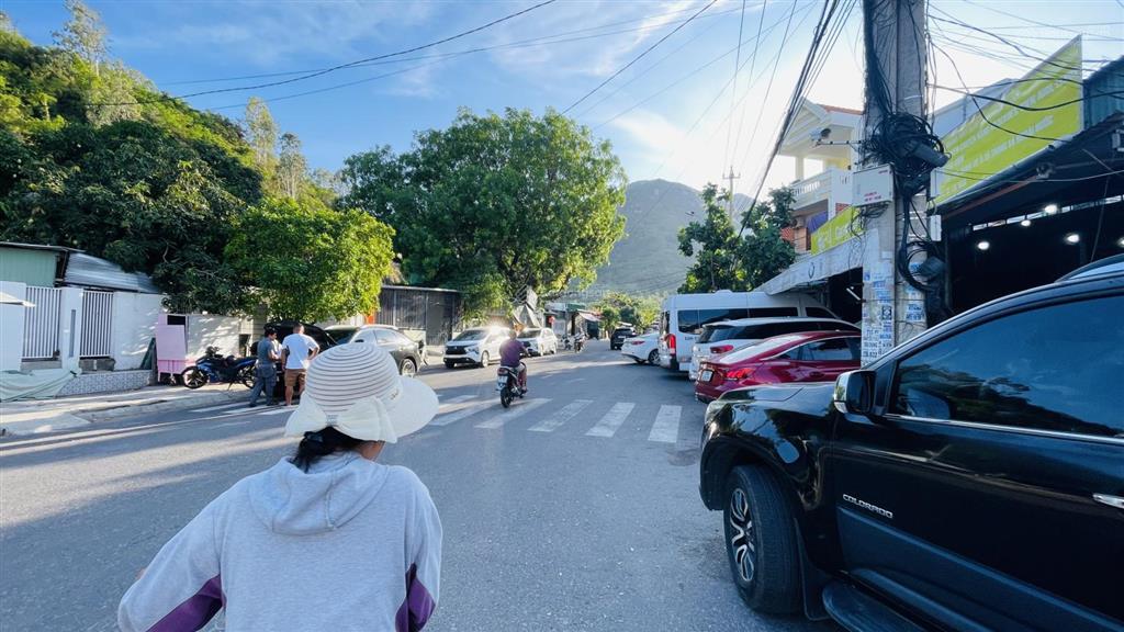 Bán nhà góc 2 mặt tiền gần biển nha trang khu hòn sện vĩnh hòa