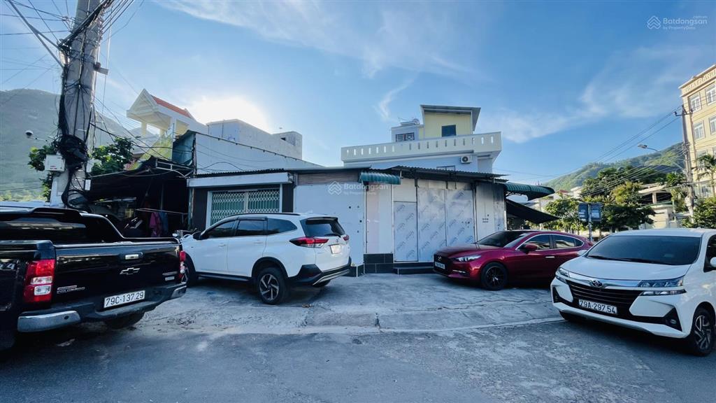 Bán nhà góc 2 mặt tiền gần biển nha trang khu hòn sện vĩnh hòa