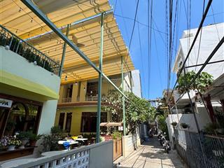 Bán nhà hẻm đặng tất cách biển hòn chồng chỉ 300m nhà cấp 4 mặt tiền 12,54m hiếm