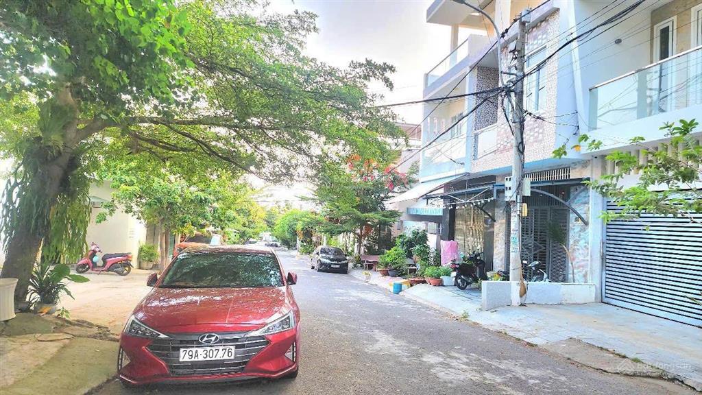 Bán nhà đẹp mặt tiền 6m nhà 4 lầu hòn sện gần biển nha trang giá rẻ đường kinh doanh